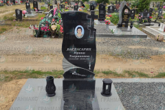 Памятник с надгробной плитой