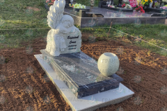 Памятник для ребенка в виде ангела