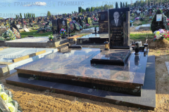 Памятник для мужчины с благоустройством участка гранитом Аврора