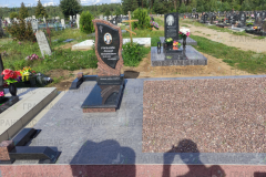 Памятник  для мужчины установлен на фундамент из блоков "бессер"