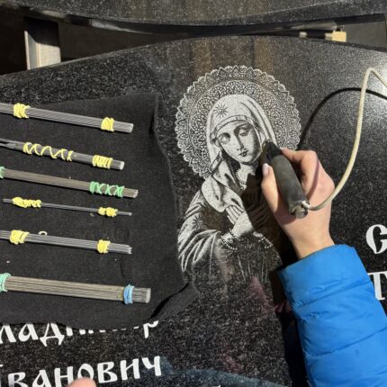 гравировка на могилы