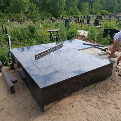 Преображение захоронений с помощью керамогранитной